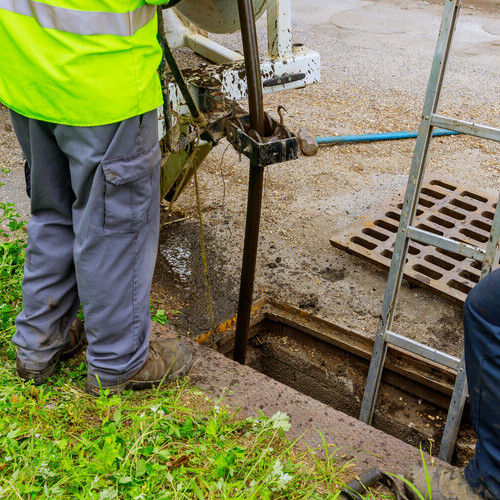 plumbers providing sewer repair services